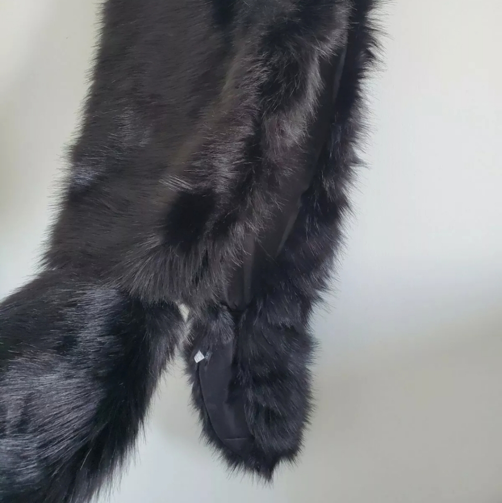 Yaya & Co. Faux Fur Shawl Wrap Scarf - Picture 4 of 9